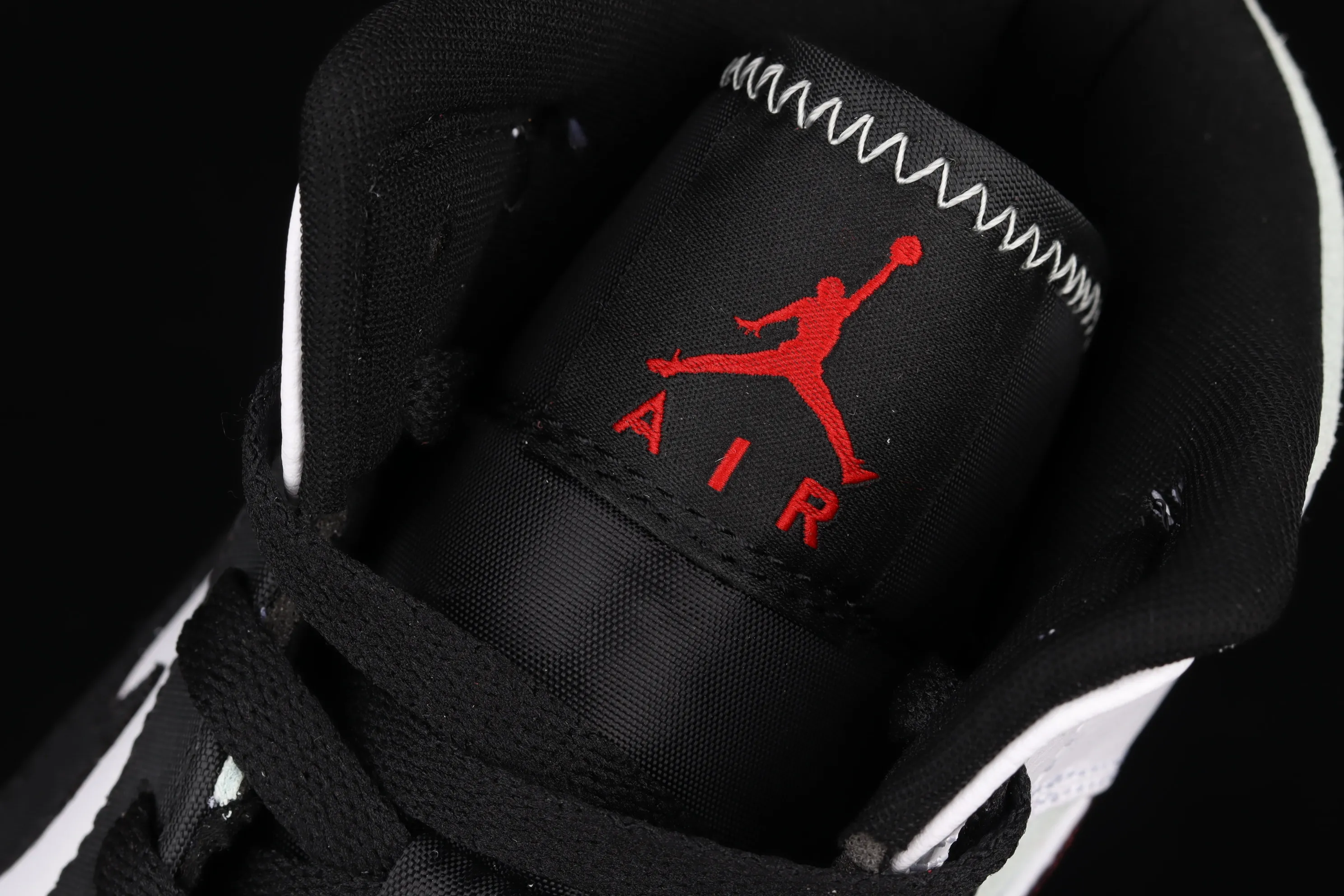 All categories Air Jordan Jordan series basketball shoes Air Jordan 1 Mid Special offer Air Jordan 1 Mid AJ1 Joe 1 black and white black tea Zhongbang basketball shoes 852542-100